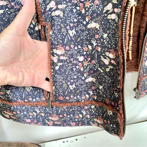 Farmhouse Teddy boho floral vest w prairie country peasant cabin vibe - Picture 3 of 12